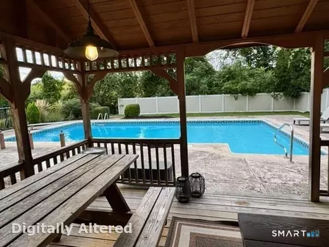 18 Milburn Dr, Bloomfield, CT 06002 photo 5