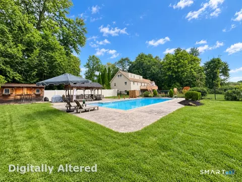 18 Milburn Dr, Bloomfield, CT 06002 photo 2