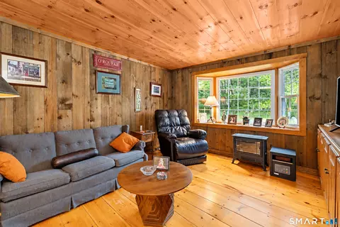 Living - 21 Perkins Dr, Wallingford, CT 06492 photo 3 of 4