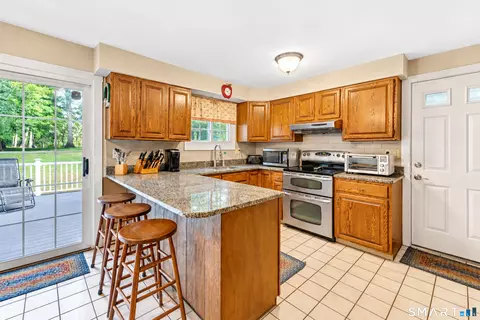 Kitchen - 21 Perkins Dr, Wallingford, CT 06492 photo 4 of 5