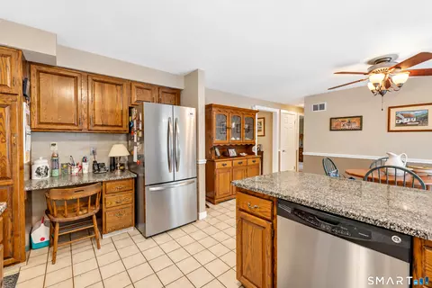 Kitchen - 21 Perkins Dr, Wallingford, CT 06492 photo 3 of 5