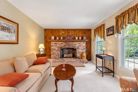 Living - 21 Perkins Dr, Wallingford, CT 06492 photo 2 of 4