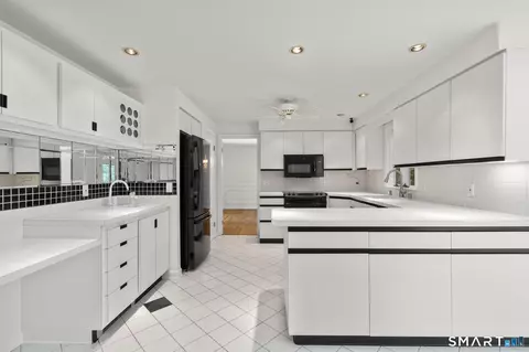 Kitchen - 241 Argyle Rd, Orange, CT 06477 photo 2 of 4