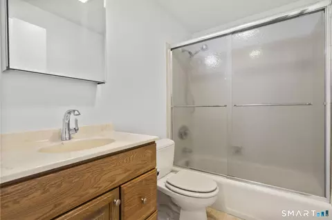 Bath - 241 Argyle Rd, Orange, CT 06477 photo 3 of 3
