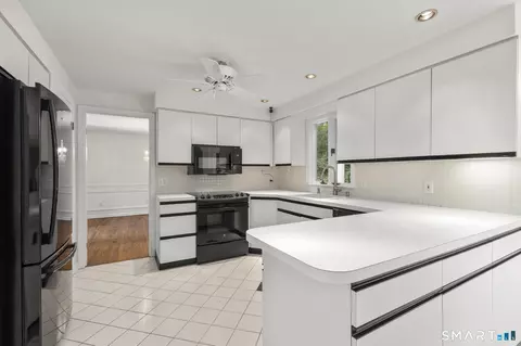 Kitchen - 241 Argyle Rd, Orange, CT 06477 photo 3 of 4