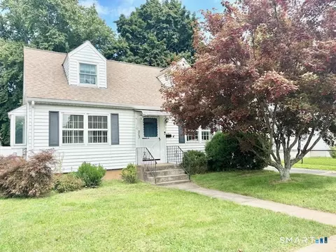 303 Cooper Hill St, Manchester, CT 06040