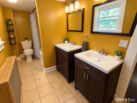 Bath - 38 Wilson St, Willimantic, CT 06226 photo 1 of 3