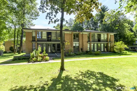160 Fairfield Woods Rd #66, Fairfield, CT 06825