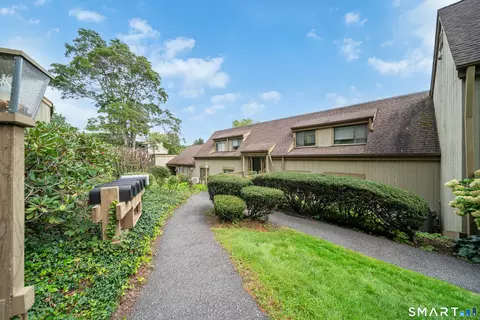 13 Heritage Vlg #B, Southbury, CT 06488