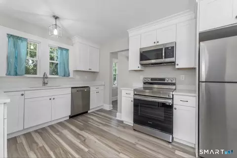 Kitchen - 218 Circular Ave, Hamden, CT 06514 photo 1 of 2