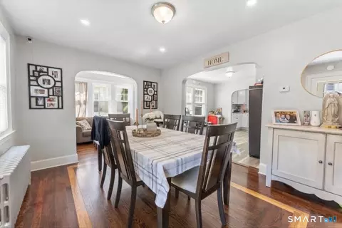 Entry Way - 218 Circular Ave, Hamden, CT 06514 photo 2 of 4