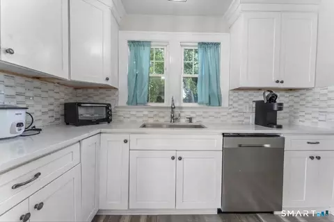 Kitchen - 218 Circular Ave, Hamden, CT 06514 photo 2 of 2