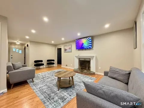 1 Long Hill Ter, New Haven, CT 06515