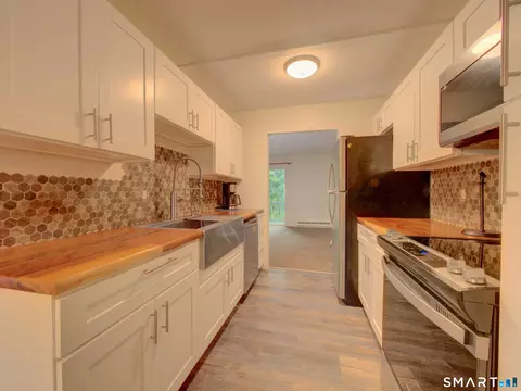 Kitchen - 56 Suffield Meadow Dr #56, Suffield, CT 06078 photo 2 of 3