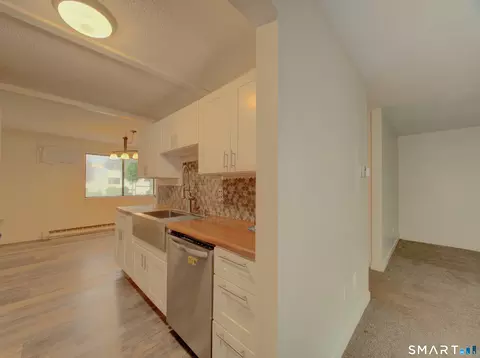 Entry Way - 56 Suffield Meadow Dr #56, Suffield, CT 06078 photo 2 of 4