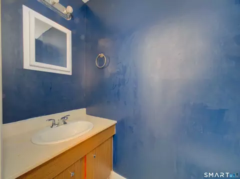 Bath - 56 Suffield Meadow Dr #56, Suffield, CT 06078 photo 1 of 3