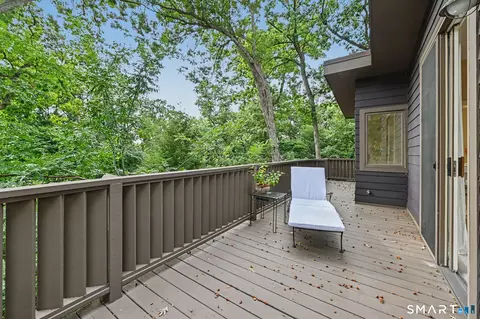 Exterior - 31 Splitrock Rd, Norwalk, CT 06854 photo 4 of 10