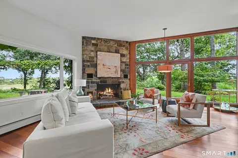 Living - 31 Splitrock Rd, Norwalk, CT 06854 photo 2 of 3