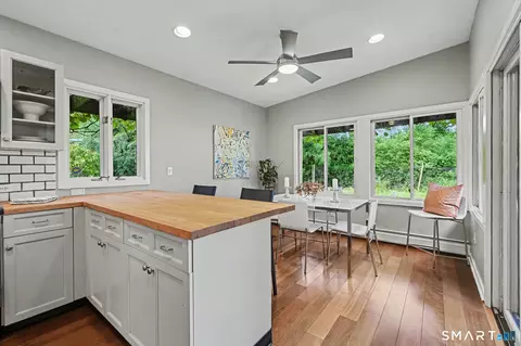 Kitchen - 31 Splitrock Rd, Norwalk, CT 06854 photo 4 of 5