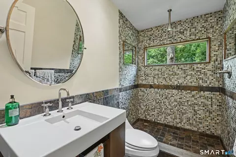 Bath - 31 Splitrock Rd, Norwalk, CT 06854 photo 4 of 4