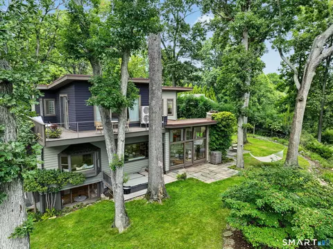 Exterior - 31 Splitrock Rd, Norwalk, CT 06854 photo 6 of 10