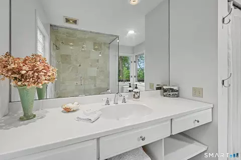 Bath - 31 Splitrock Rd, Norwalk, CT 06854 photo 2 of 4