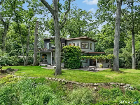 Exterior - 31 Splitrock Rd, Norwalk, CT 06854 photo 2 of 10