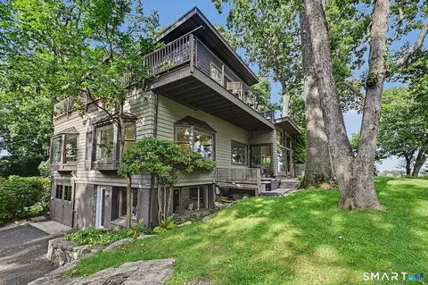 Exterior - 31 Splitrock Rd, Norwalk, CT 06854 photo 8 of 10