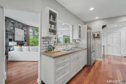 Kitchen - 31 Splitrock Rd, Norwalk, CT 06854 photo 1 of 5