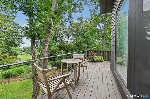 Exterior - 31 Splitrock Rd, Norwalk, CT 06854 photo 5 of 10