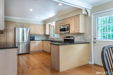 Kitchen - 83 Sherman Tpke, Redding, CT 06896 photo 2 of 4