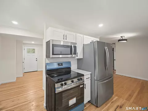 Entry Way - 2 Ono Dr, Wallingford, CT 06492 photo 2 of 2