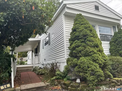 14 Hillpond Dr, Mansfield, CT 06268