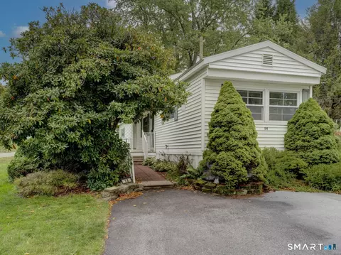 14 Hillpond Dr, Mansfield, CT 06268
