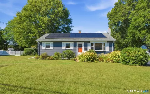 72 Orchard Dr, Uncasville, CT 06382