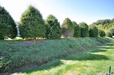 Exterior - 44 Elizabeth Cir #44, Sandy Hook, CT 06482 photo 3 of 5