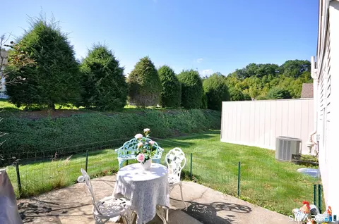 Exterior - 44 Elizabeth Cir #44, Sandy Hook, CT 06482 photo 2 of 5