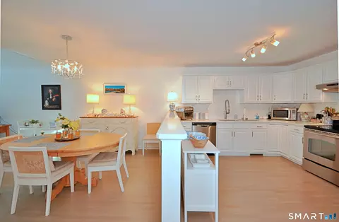Kitchen - 44 Elizabeth Cir #44, Sandy Hook, CT 06482 photo 3 of 4