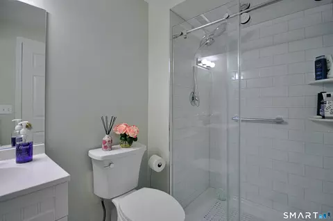 Bath - 44 Elizabeth Cir #44, Sandy Hook, CT 06482 photo 3 of 3