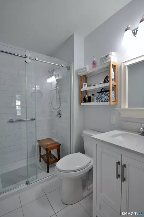 Bath - 44 Elizabeth Cir #44, Sandy Hook, CT 06482 photo 2 of 3
