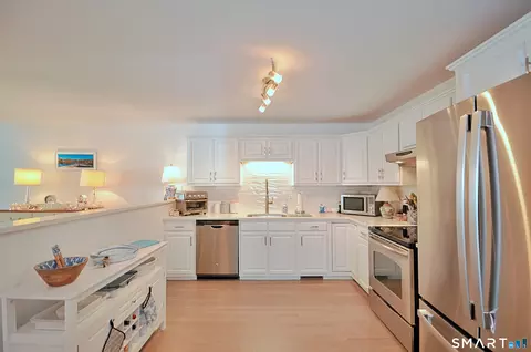 Kitchen - 44 Elizabeth Cir #44, Sandy Hook, CT 06482 photo 2 of 4
