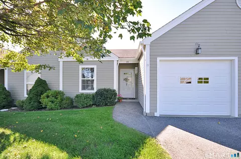 Exterior - 44 Elizabeth Cir #44, Sandy Hook, CT 06482 photo 1 of 5