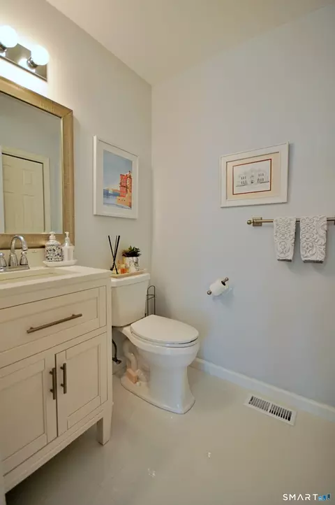 Bath - 44 Elizabeth Cir #44, Sandy Hook, CT 06482 photo 1 of 3