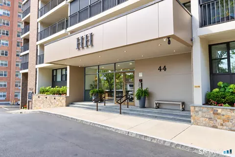 44 Strawberry Hill Ave #8K, Stamford, CT 06902