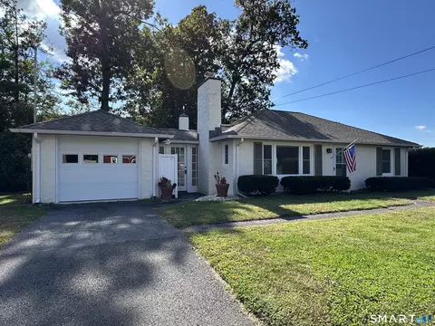 39 Grove Rd, Cromwell, CT 06416