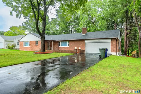 8 Lincoln Ave, West Hartford, CT 06117