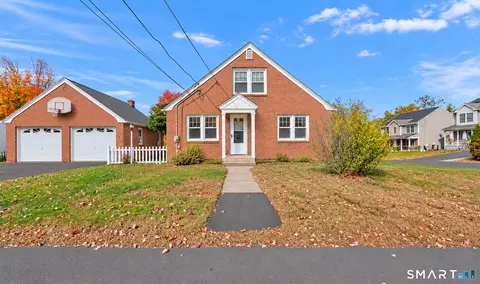 86 Sycamore St, Bristol, CT 06010