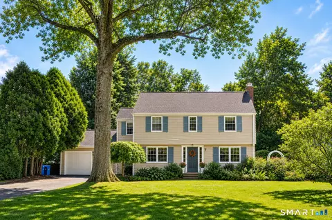 7 Braintree Dr, West Hartford, CT 06117
