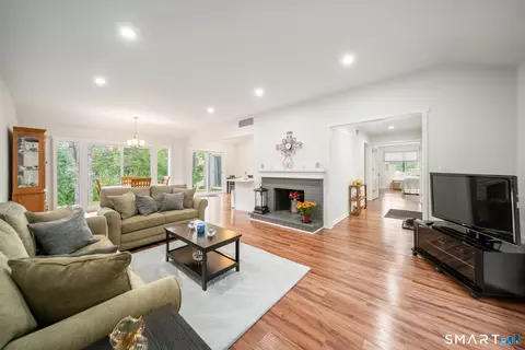 616 Heritage Vlg #B, Southbury, CT 06488
