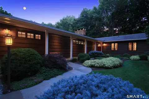 152 Head Of Meadow Rd, Newtown, CT 06470